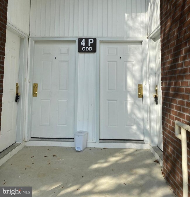 275 Green St unit 4P7, Beverly, NJ 08010 - photo 2
