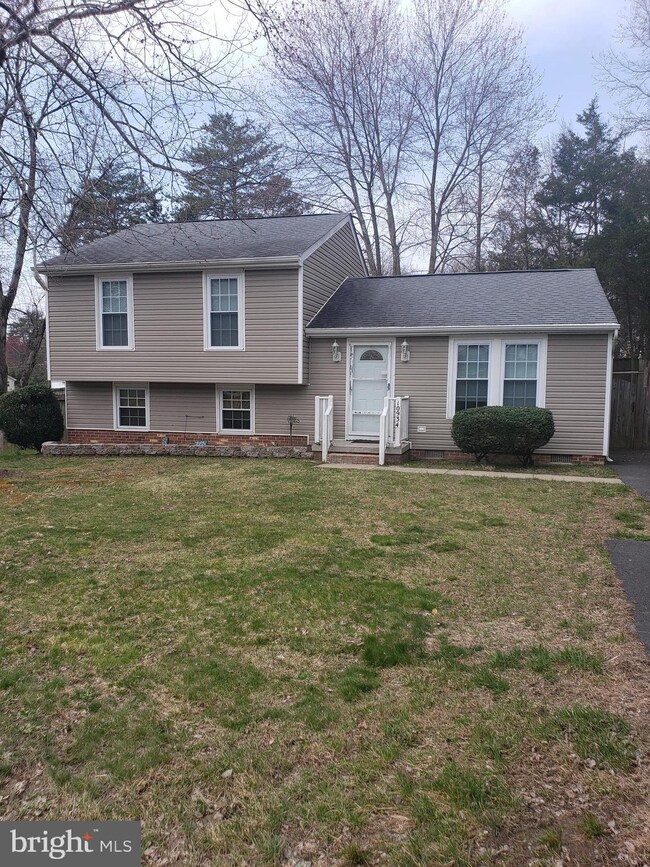 10934 Huntington Woods Cir, Fredericksburg, VA 22407 - photo 2