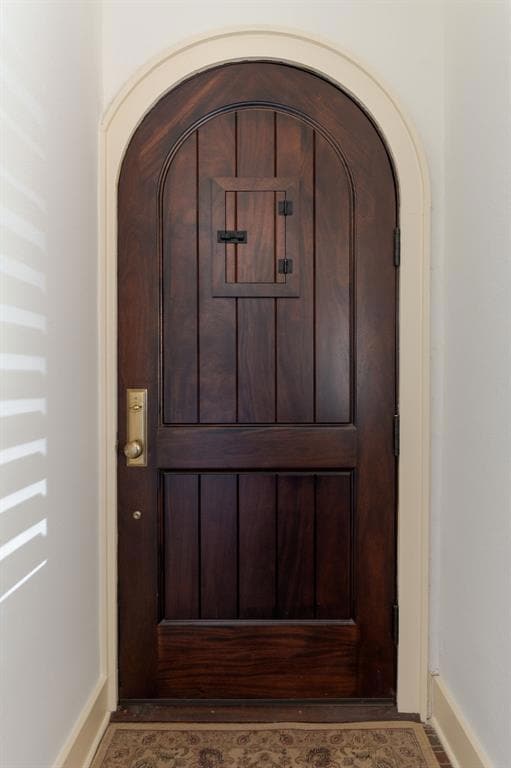 Detailed view of baseboards and arched walkways