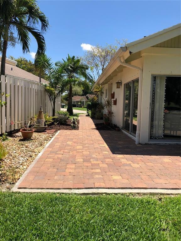 unlisted-address, Davie, FL 33328 - photo 5