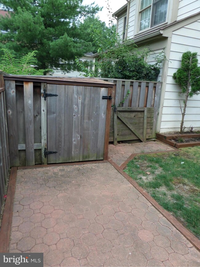 7541 Belle Grae Dr unit 12, Manassas, VA 20109 - photo 2