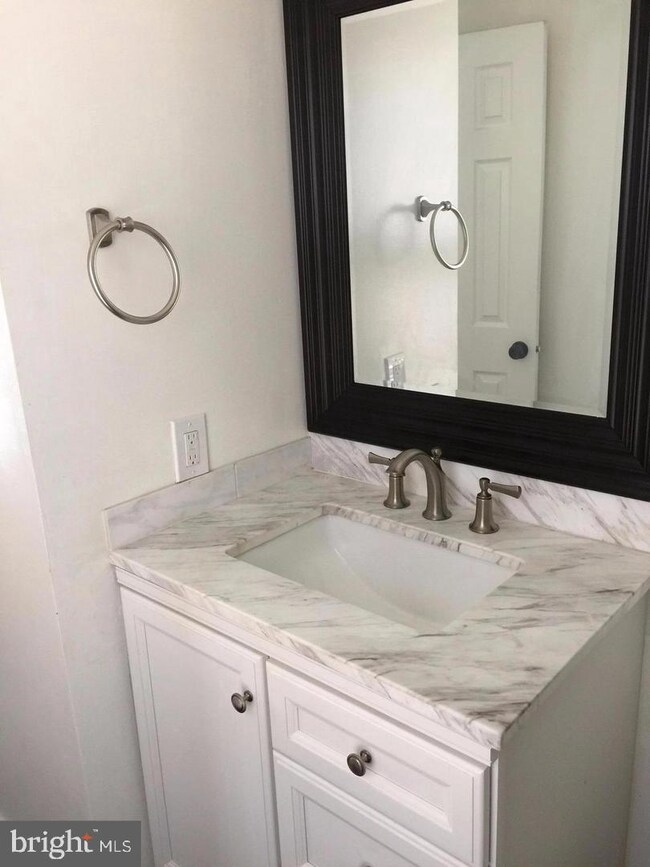 10823 Topbranch Ln, Columbia, MD 21044 - photo 5