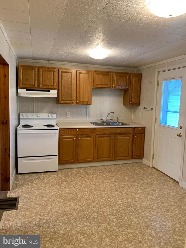 32 N 5th St, Newport, PA 17074 - photo 3