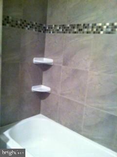 9736 Hagel Cir unit E, Lorton, VA 22079 - photo 5