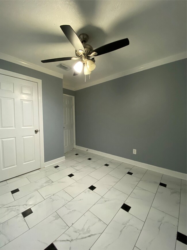 6438 King Post Dr, Houston, TX 77088 - photo 7