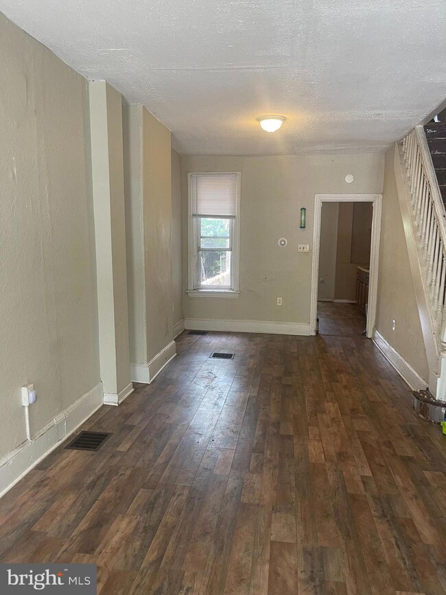 451 Mechanic St, Camden, NJ 08104 - photo 4