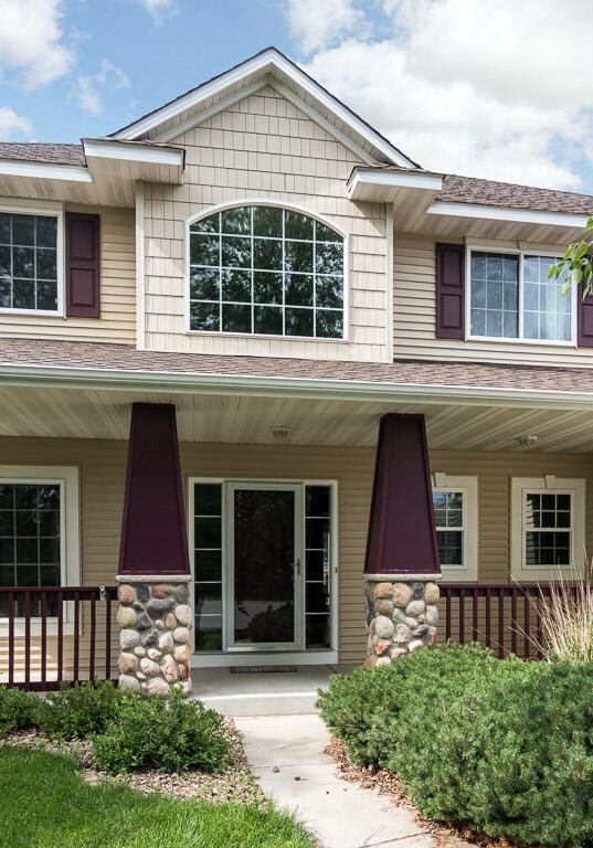 Large 31x6 porch provides a welcoming entry.