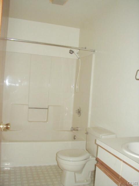 867 Maryland Ct, Whitehall, PA 18052 - photo 5