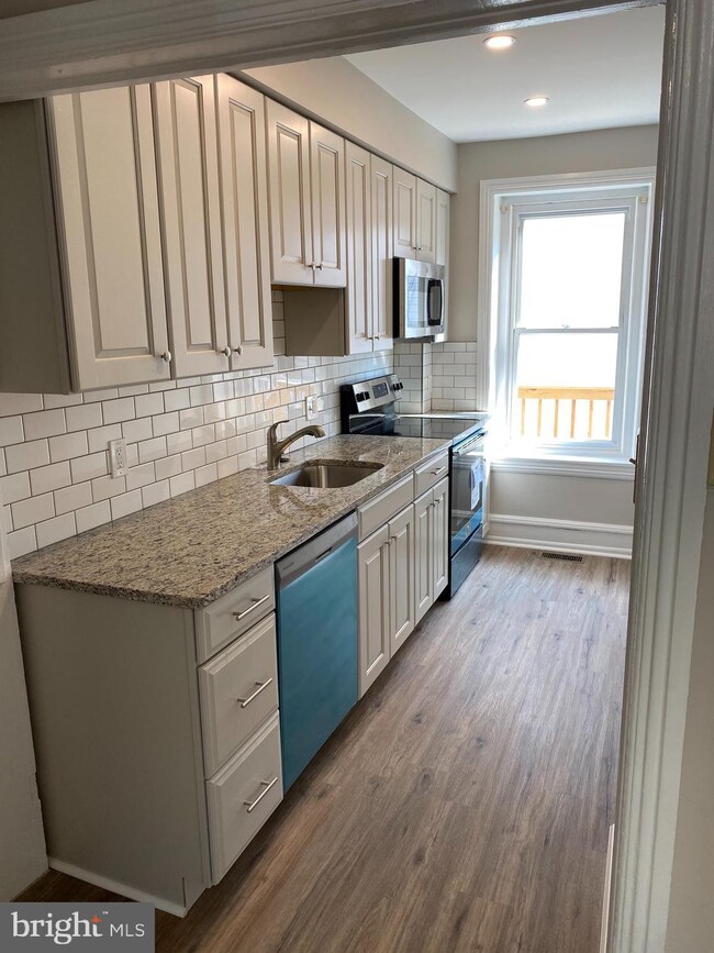 415 E Broad St unit B, Souderton, PA 18964 - photo 5