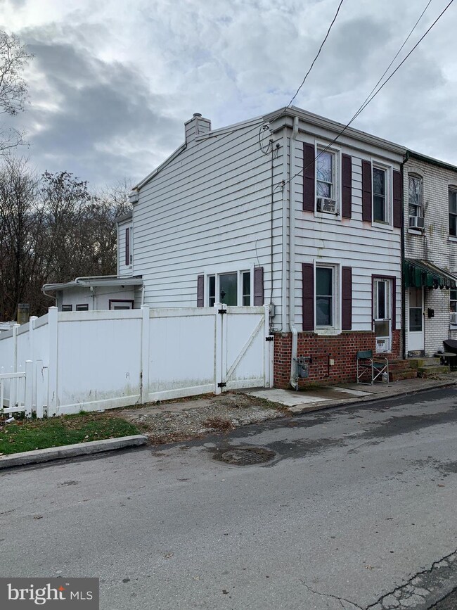 640 Fairview Ave, Columbia, PA 17512 - photo 2