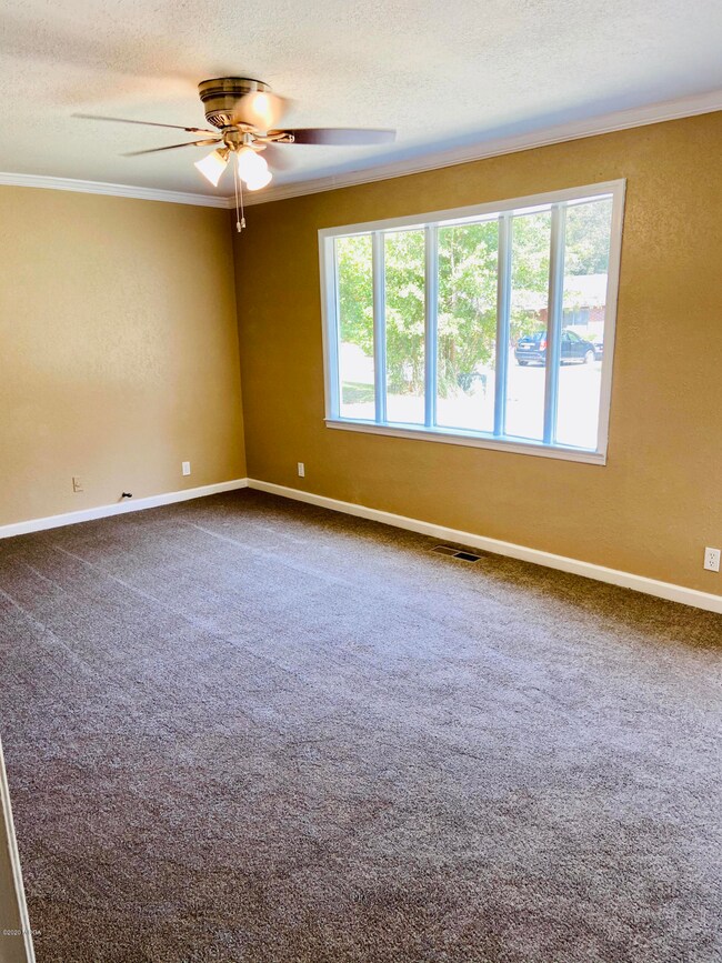 2322 Livingroom openview