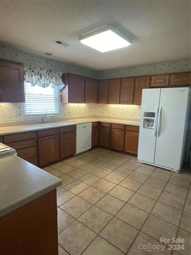 833 Hidden Creek Cir, Salisbury, NC 28147 - photo 4