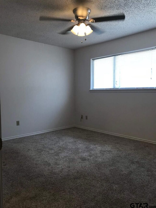 2207 2207 Villa Dr, Tyler, TX 75703 - photo 5