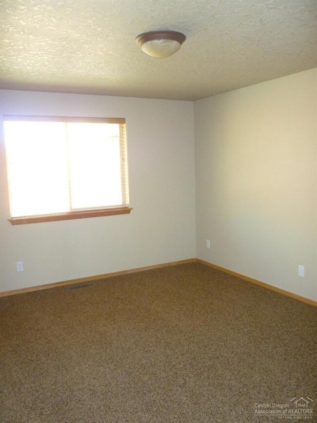 unlisted-address, Bend, OR 97702 - photo 5