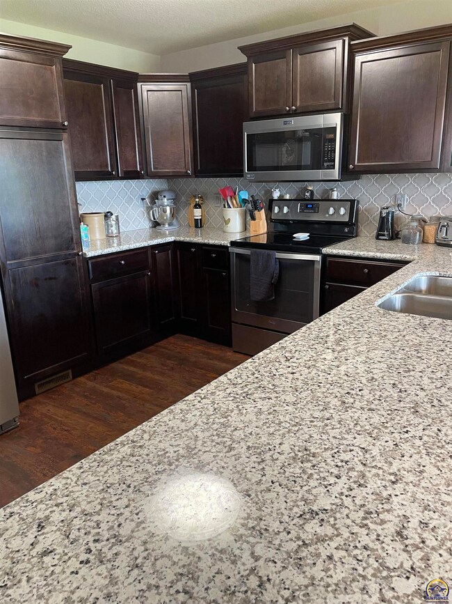 2435 SW 65th St, Topeka, KS 66619 - photo 4