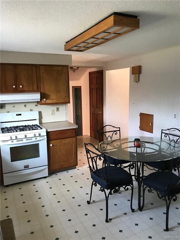 Eat-in Kitchen, plenty of floor space looking at B