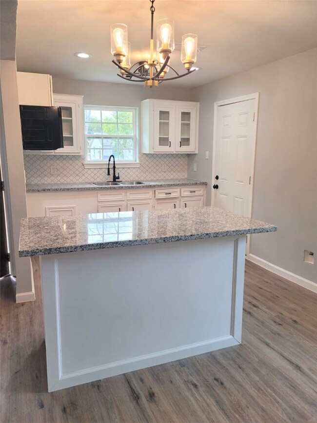 2102 Hampton St, Houston, TX 77088 - photo 3