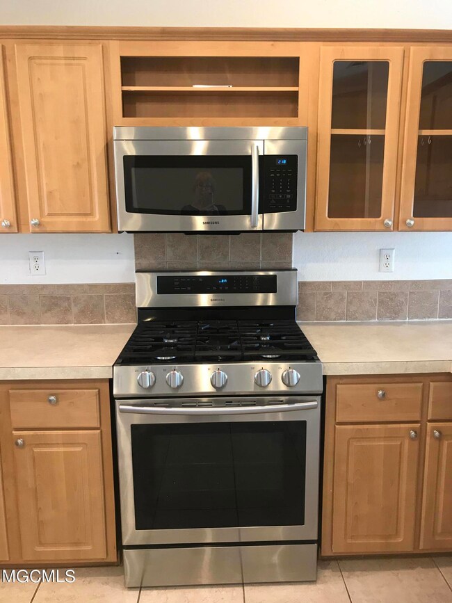 Gas stove-Microwave