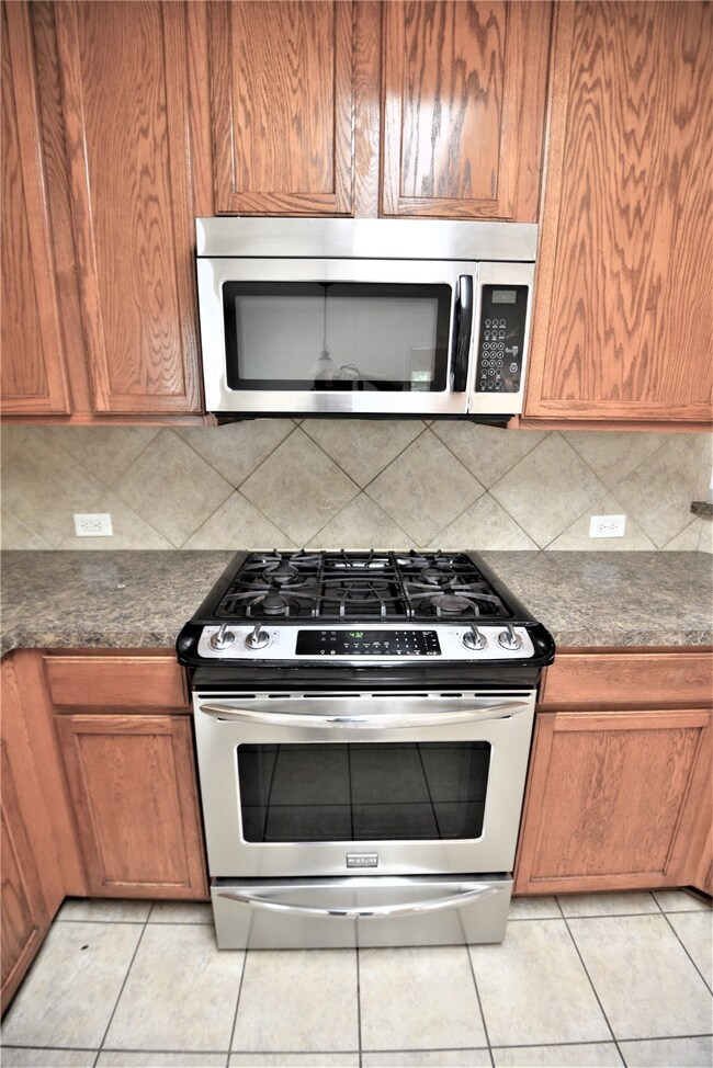 337 Lake Line Dr, Alvin, TX 77511 - photo 6