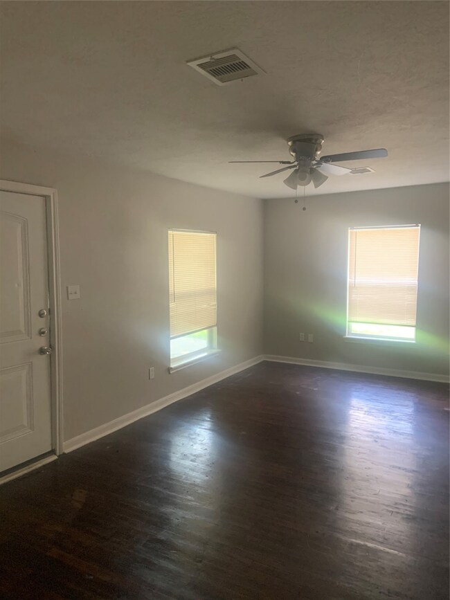 7818 Curry Rd, Houston, TX 77093 - photo 3