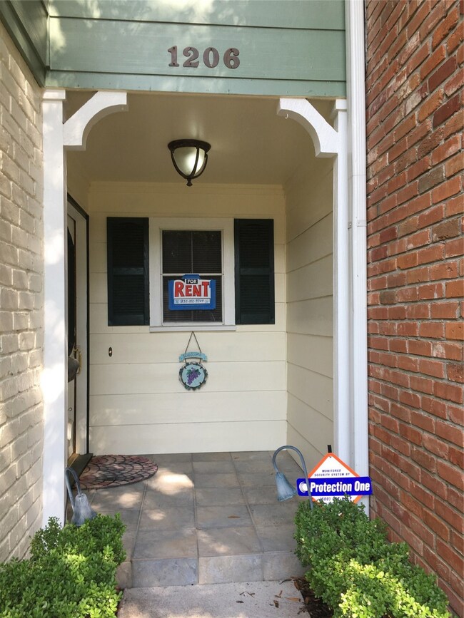 1206 Country Place Dr, Houston, TX 77079 - photo 2