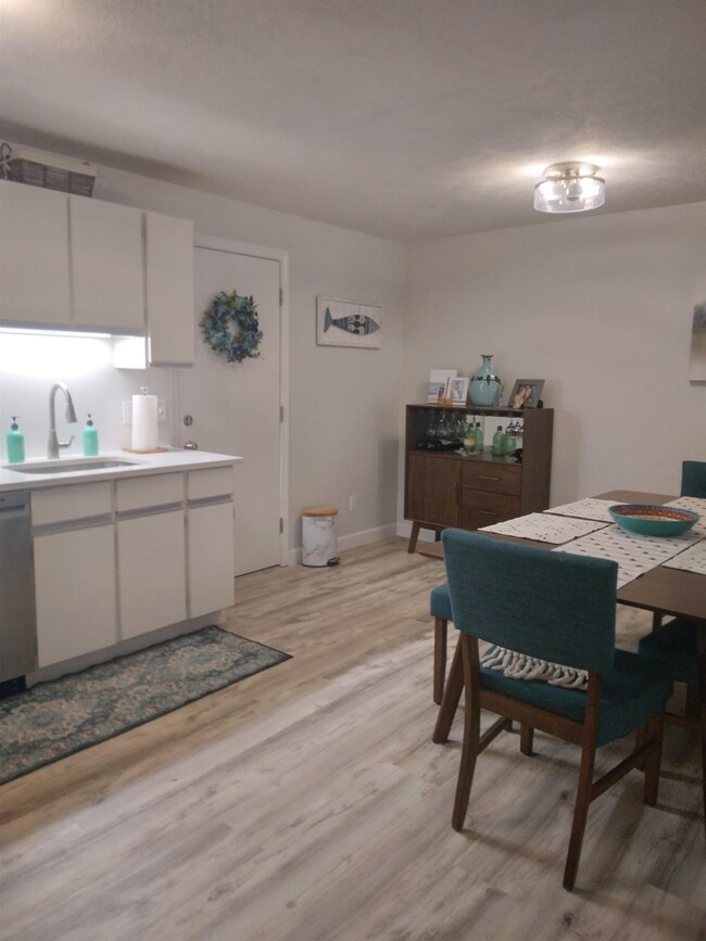 12 Strawberry Bank Rd unit 15, Nashua, NH 03062 - photo 4