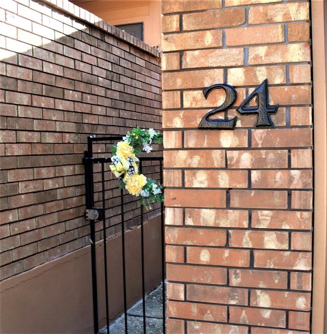 24 Village Green Ct, Denison, TX 75020 - photo 2