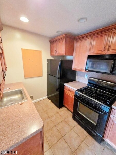 48 Howard Ct, Newark, NJ 07103 - photo 4