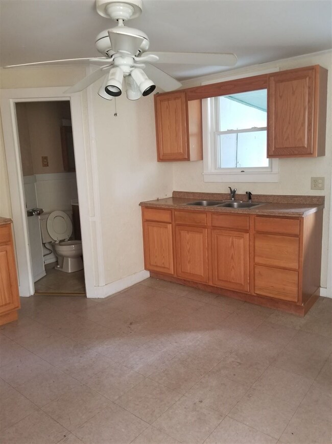 42 Elm St, Milford, NH 03055 - photo 4