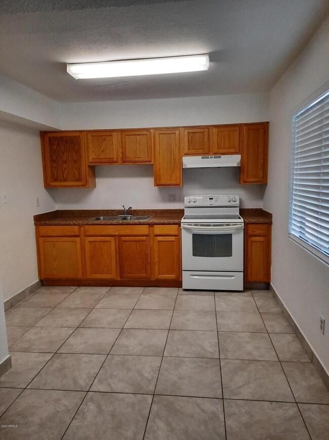unlisted-address, Phoenix, AZ 85008 - photo 6