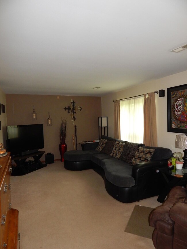 17 Westover Drive Family Room 1 David Po