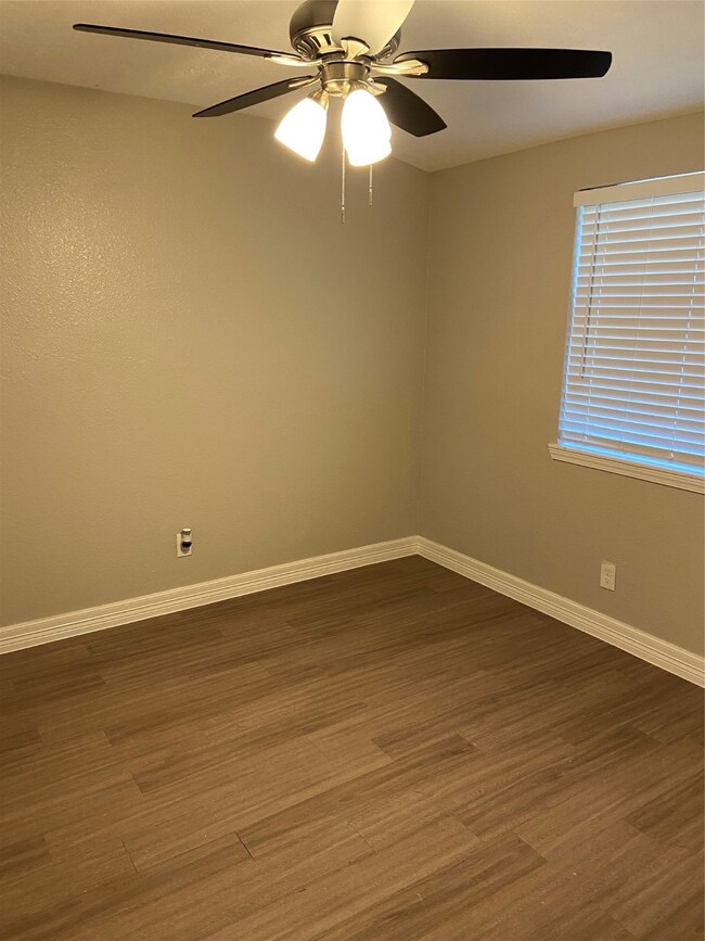 4326 Townes Forest Rd, Friendswood, TX 77546 - photo 6