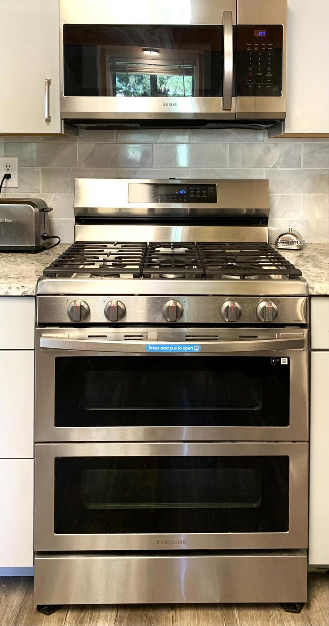 1981 Camellia Ave, Medford, OR 97504 - photo 5