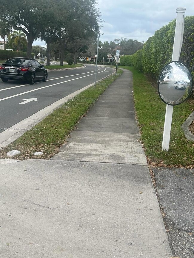 Breakwaters unit 27, West Palm Beach, FL 33401 - photo 5