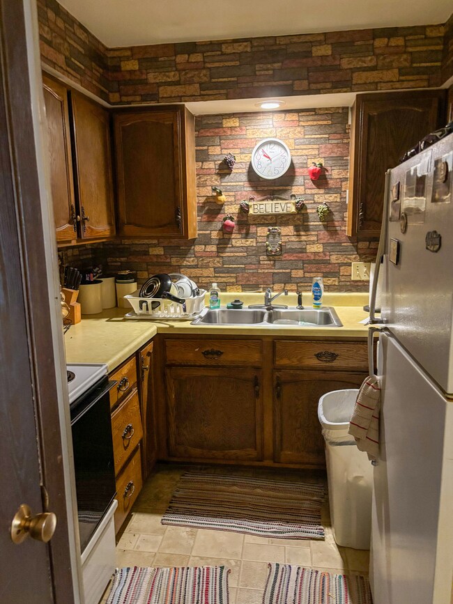 511 E High St unit 2, Morrison, IL 61270 - photo 5