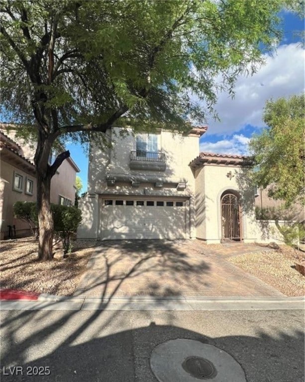 View of front of house with an attached garage, st