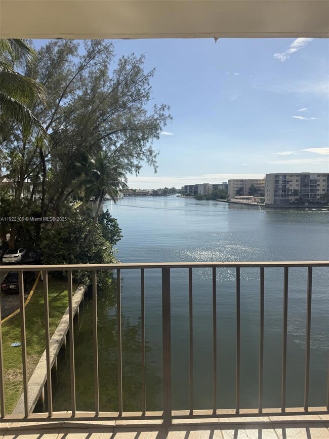 The Clipper at Biscayne Cove unit 311, Aventura, FL 33160 - photo 2