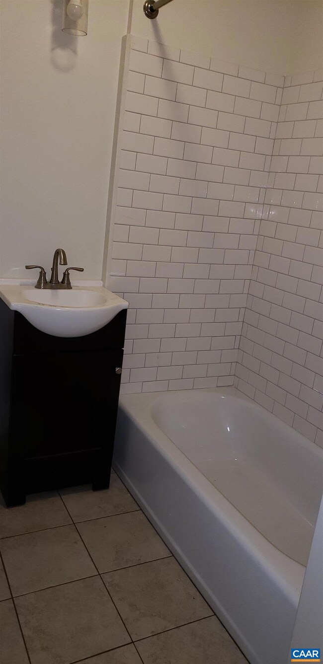 405 Altamont St unit UP, Charlottesville, VA 22902 - photo 5