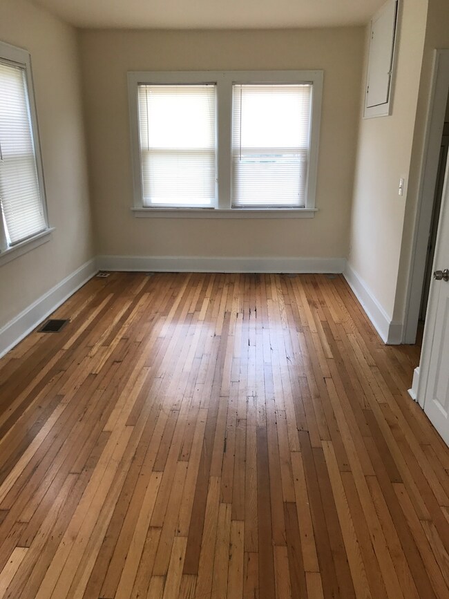 270 N Maple Ave, Elmhurst, IL 60126 - photo 2