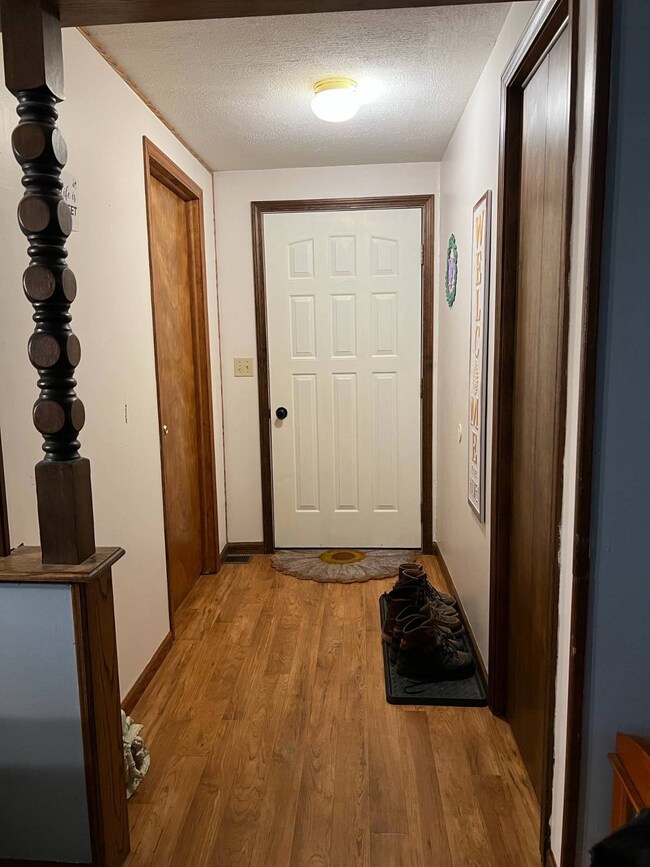Entry Foyer w/closet