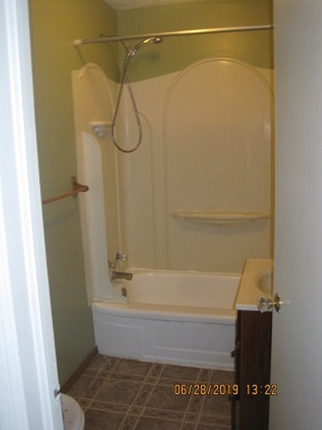 215 E Cowing Dr, Muncie, IN 47303 - photo 6