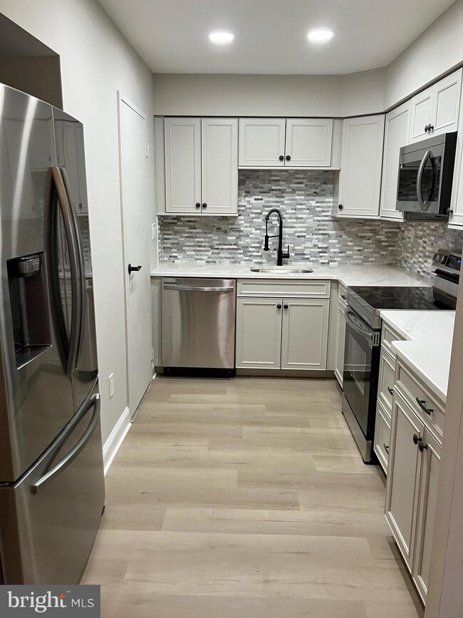 1044 Harbour Dr, Palmyra, NJ 08065 - photo 3