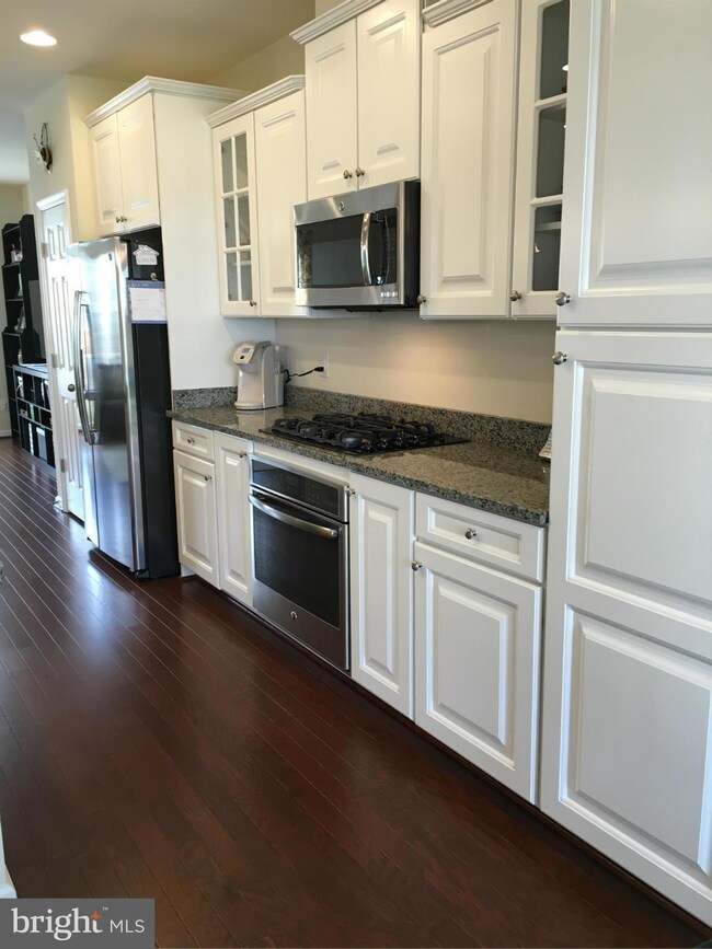 9069 Christopher Ln, Manassas Park, VA 20111 - photo 5