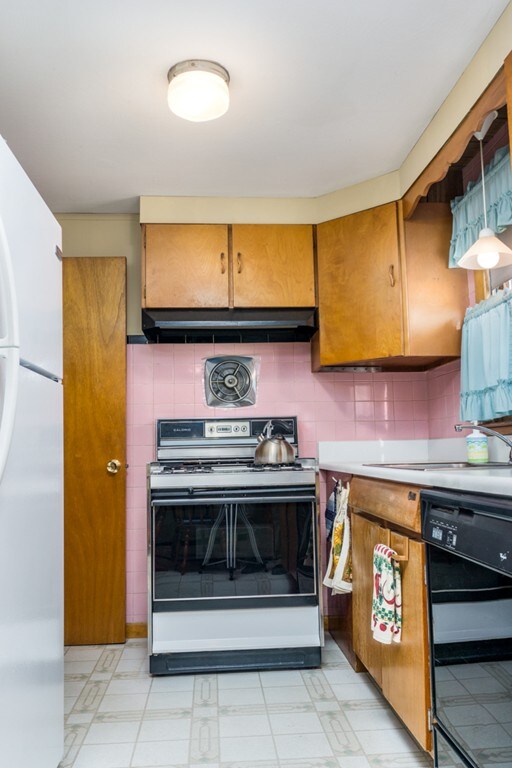 5 Cox St, Chicopee, MA 01013 - photo 7