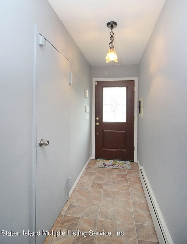 207 Willow Rd E, Staten Island, NY 10314 - photo 4