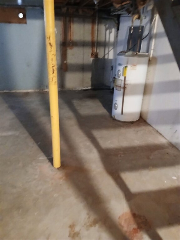 188 Carver St unit Left side, Springfield, MA 01108 - photo 3