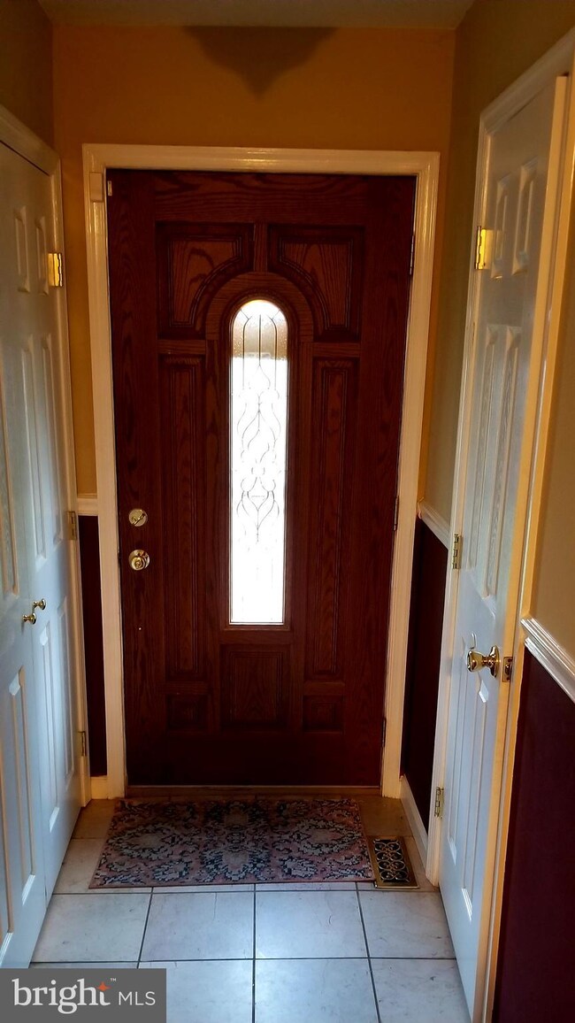 1948 Mayflower Dr, Woodbridge, VA 22192 - photo 2