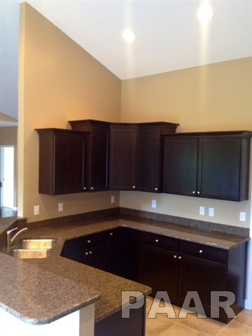 4607 N Wingover Ct, Peoria, IL 61615 - photo 6