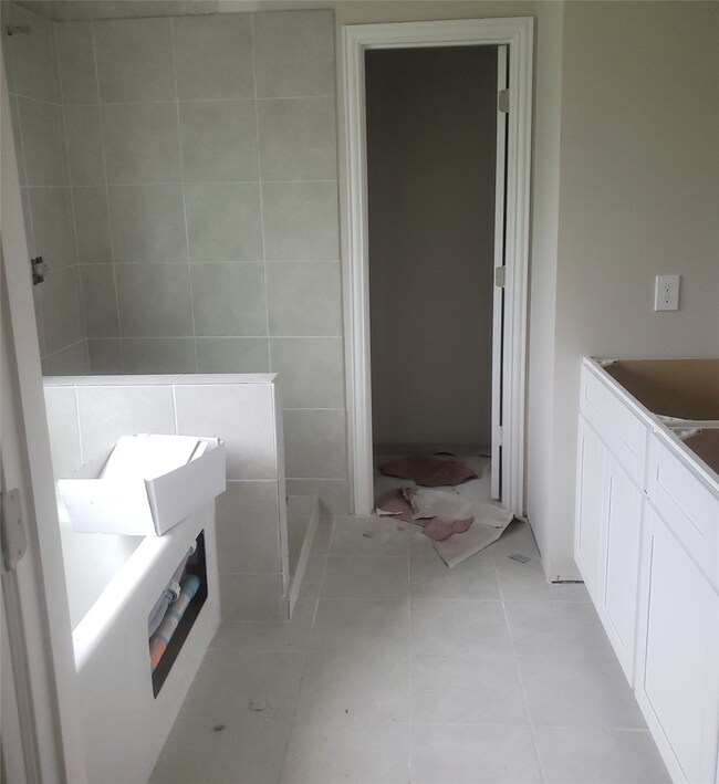 8033 Dyer St, Houston, TX 77088 - photo 7