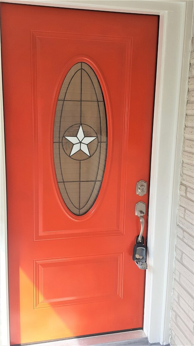 6419 Maple Hill Dr, Houston, TX 77088 - photo 2